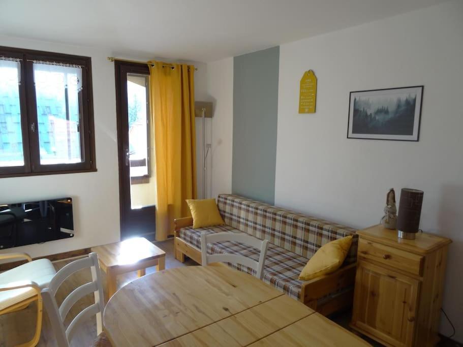 Appartement Au Coeur Du Village Avec Parking Prive Mijoux Exterior photo