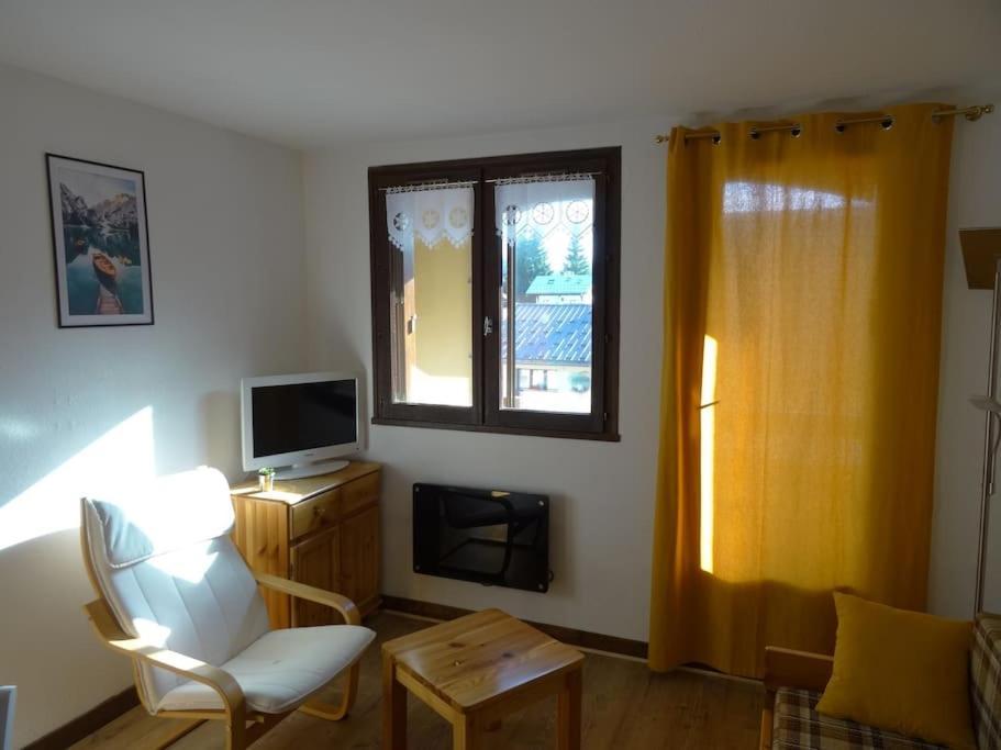 Appartement Au Coeur Du Village Avec Parking Prive Mijoux Exterior photo